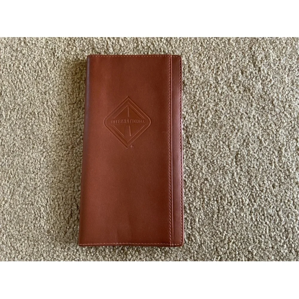 International Cutter & Buck Men’s Wallet